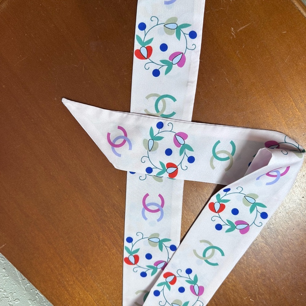 Chic Multicolor Patterned Women's Scarf - image 1